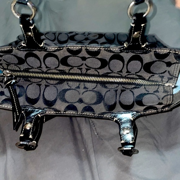 Coach purse and it’s very very convenient you will love it!! I guarantee it!!!!! - Picture 3 of 3